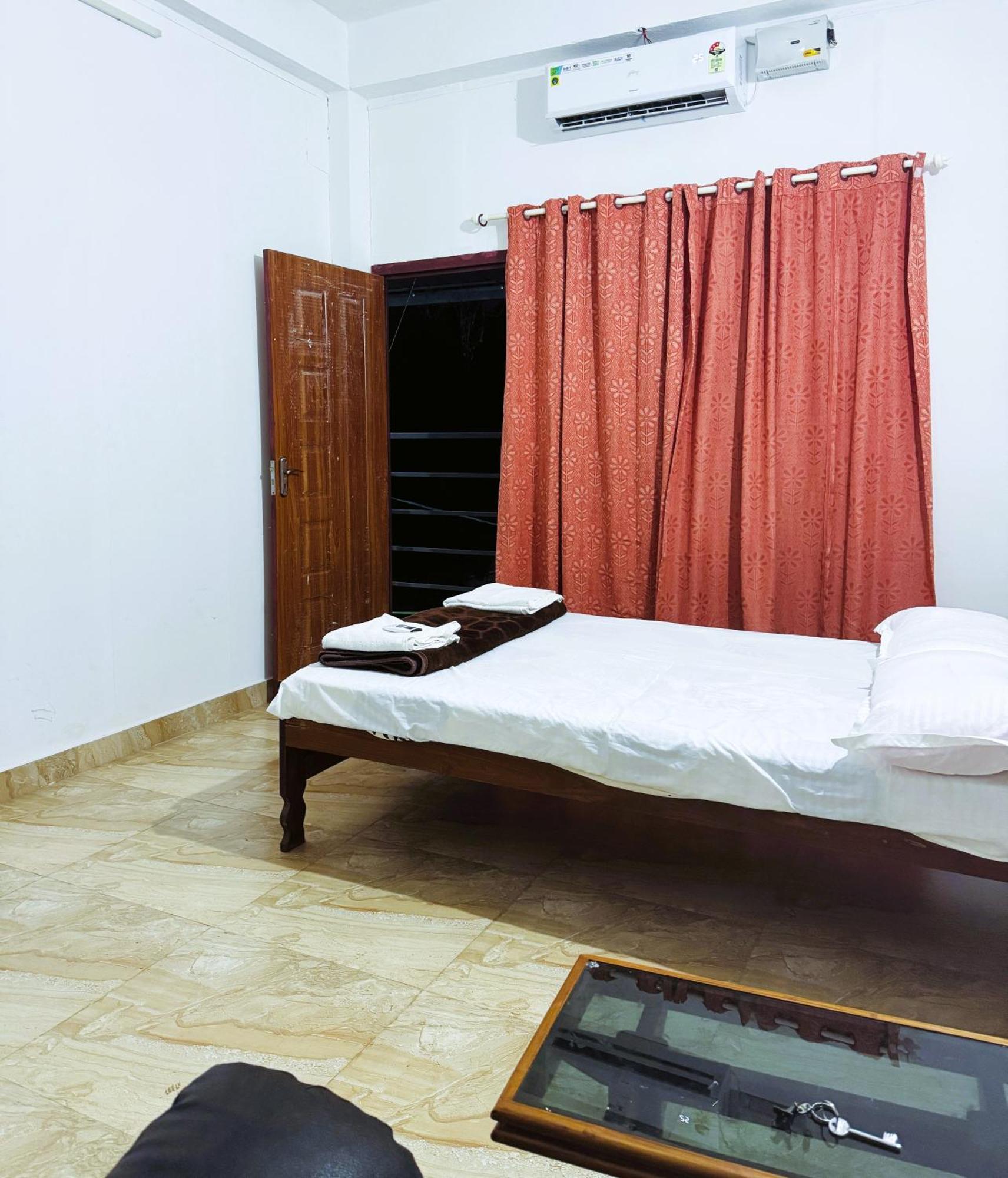 Vcs Apartments Parassinikadavu Parassinikkadavu Exterior photo